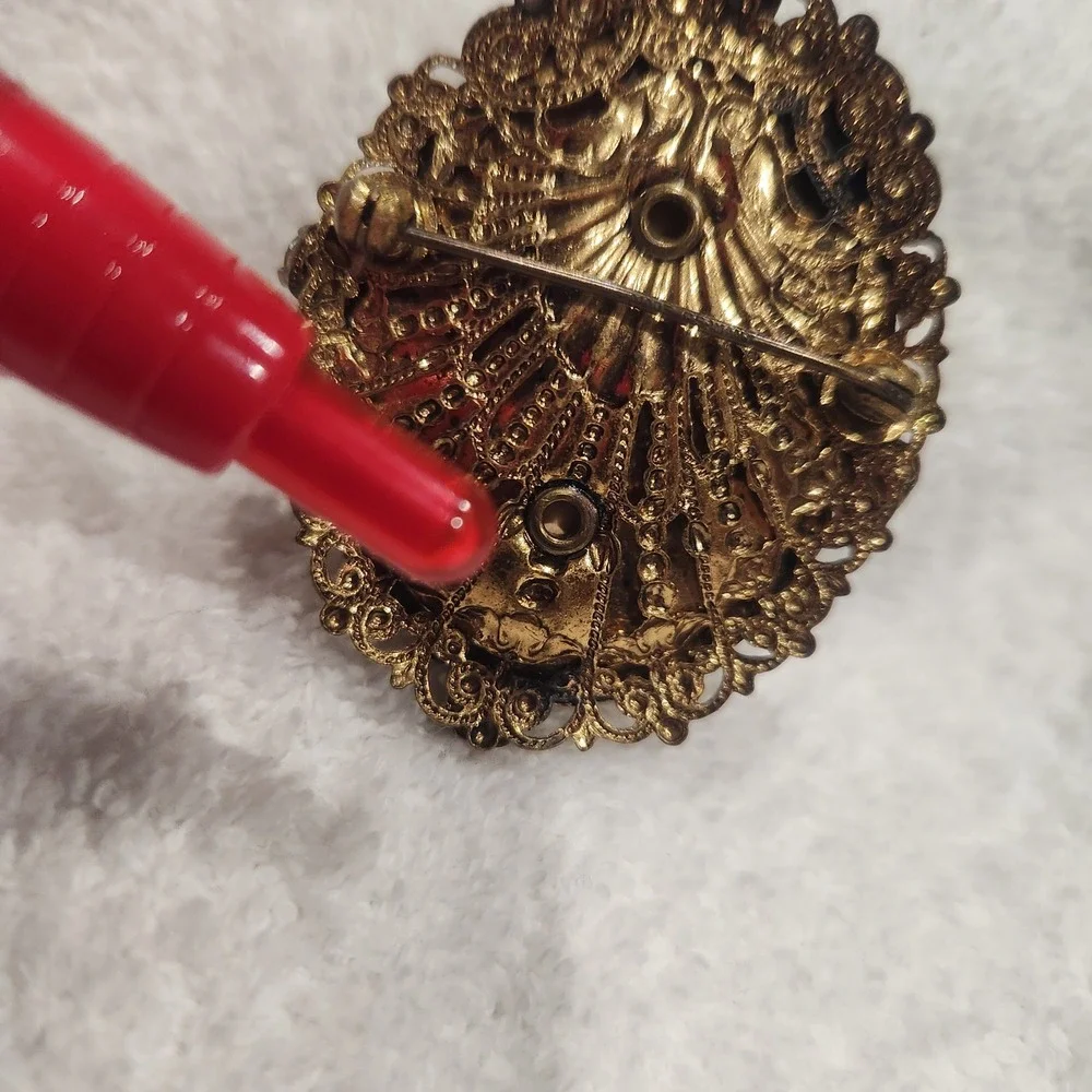 Vintage Fragonard Courting Couple Cameo Brooch Gold Tone AB Rhinestone Filigree‎